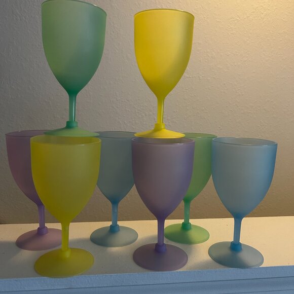 Plastic wine glasses - Picture 2 of 2